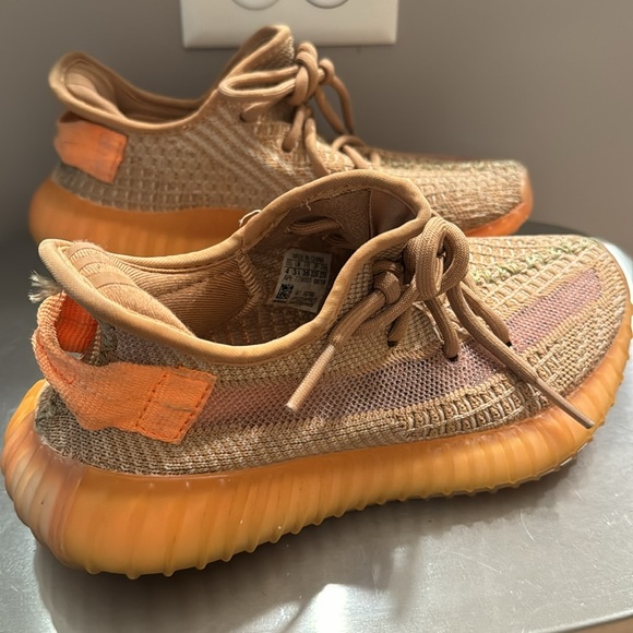 Yeezys boost 350 v2 Adidas size US 4 fits like a 4-5.5 - Picture 3 of 7
